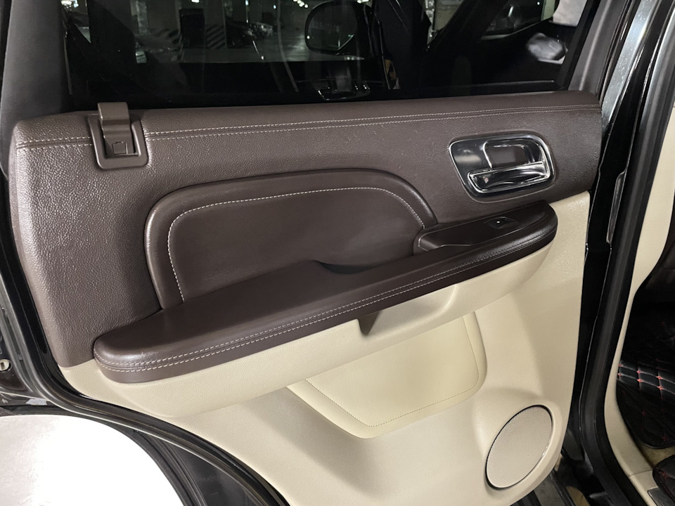 Фото в бортжурнале Cadillac Escalade (3G)