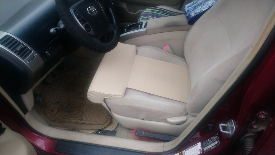 Подколенный валик на сиденье. — Toyota Prius (20), 1,5 л, 2005 года ...