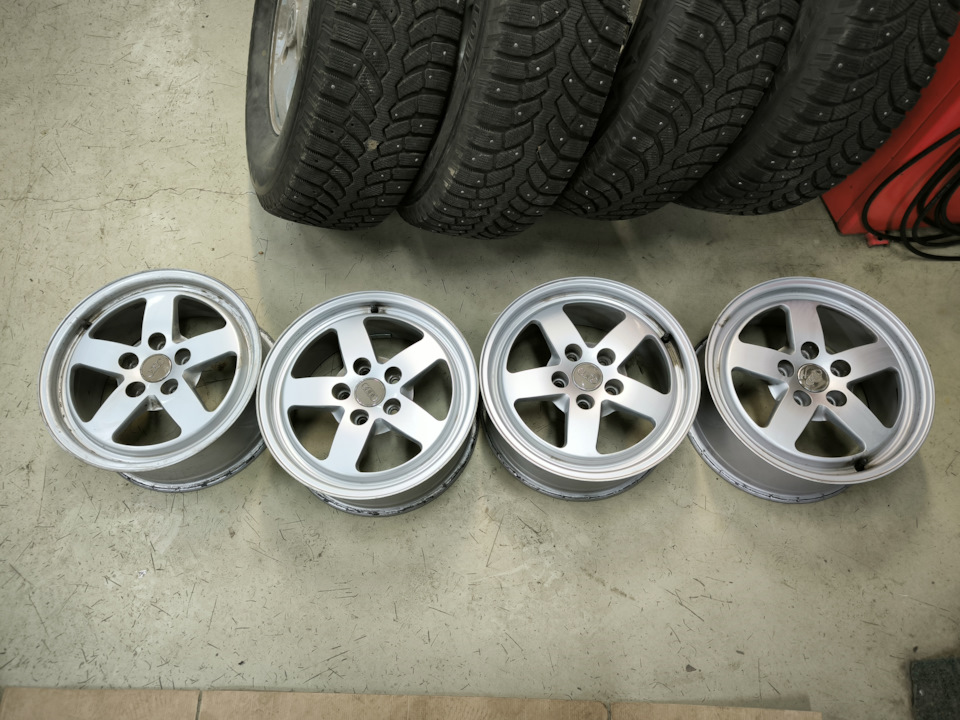 Кованые диски Vag 7Jx16 ET35 5x112 на Audi A4 (B9), Volkswagen Golf Mk6 ...
