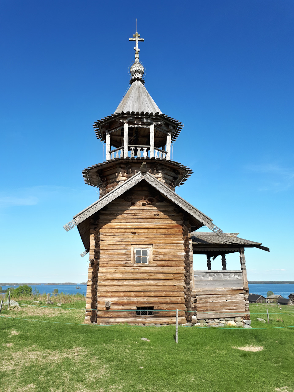 Колокольня кижского погоста. Шатровая колокольня Кижи. Шатровая колокольня кии. Шатровая колокольня на острове Кижи. Кижи музей-заповедник колокольня.