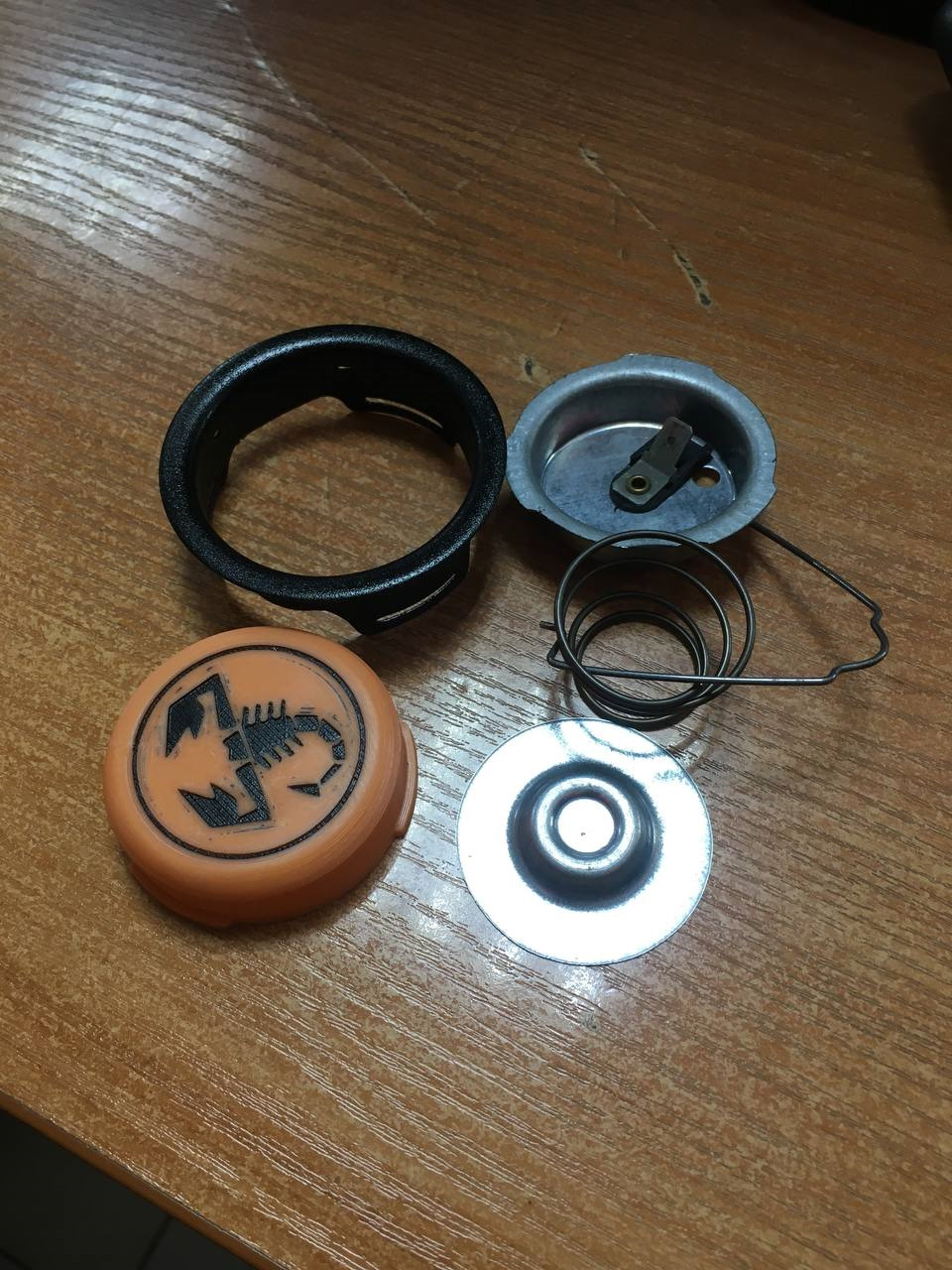 12. Кнопка клаксона Abarth — FIAT 500, 1,4 л, 2010 года | своими руками ...