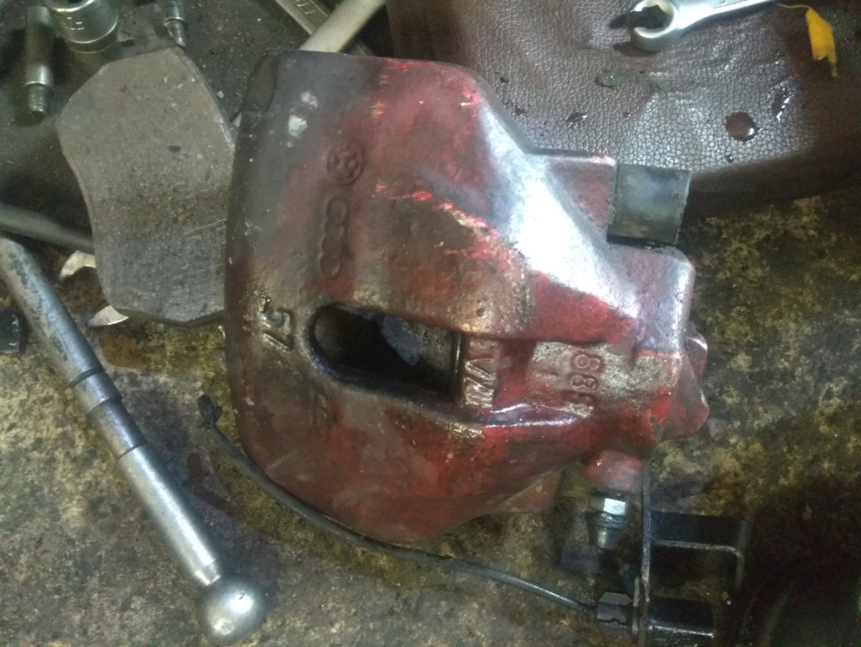 Подклинивание суппорта — Skoda Superb Mk1, 1,9 л, 2004 года | своими ...