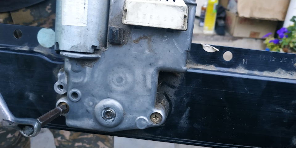 J5AAAgNSoeA 960 Как обслуживать люк на автомобиле