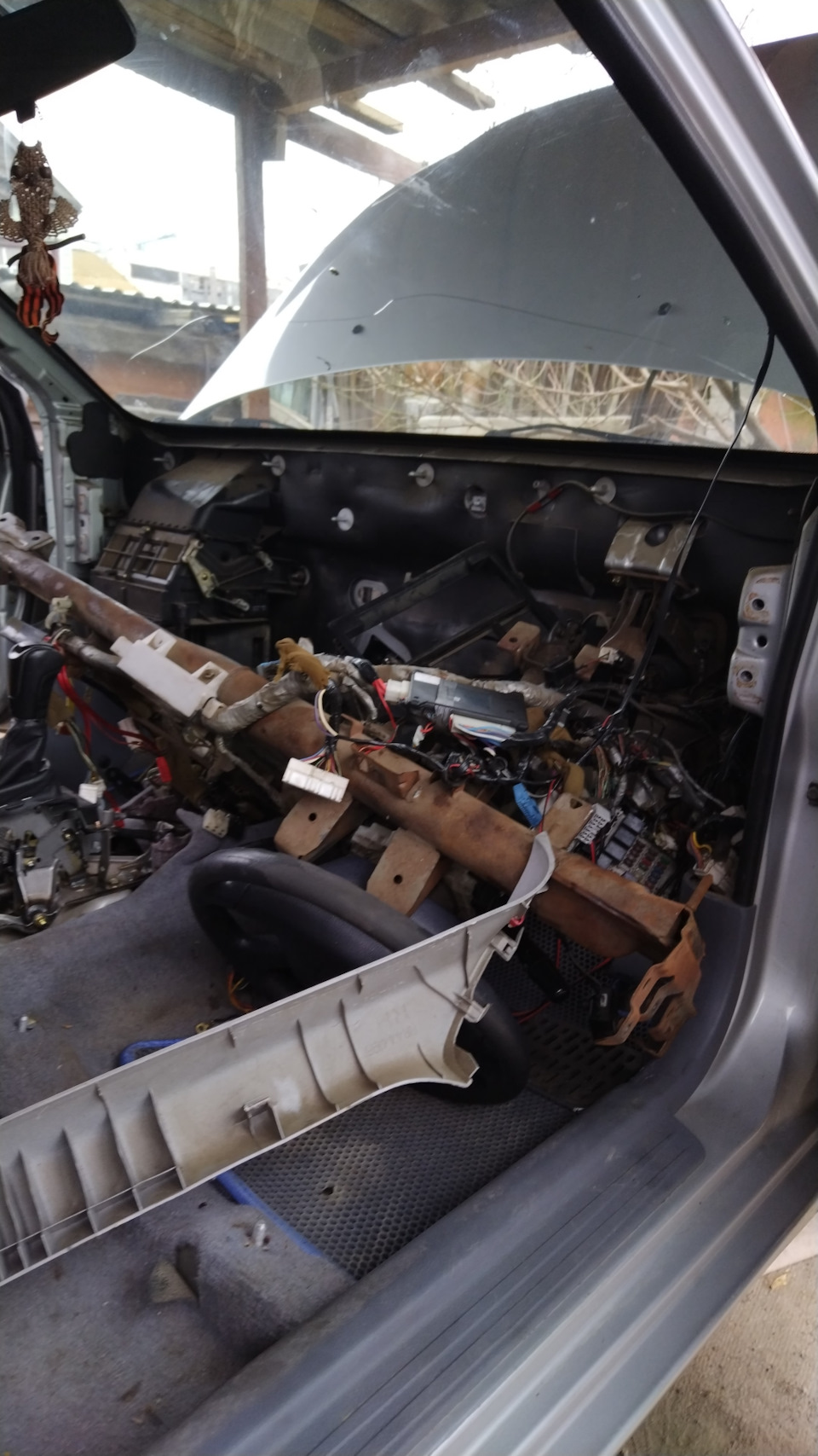 Потек радиатор печки — Mitsubishi Cedia, 1,5 л, 2001 года | поломка ...