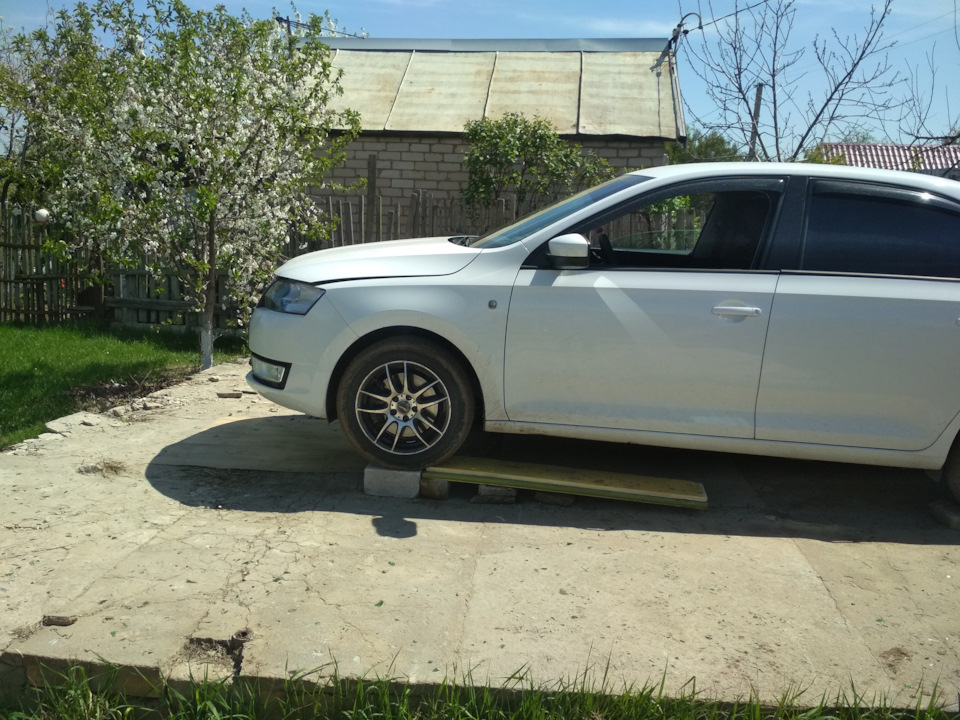 Замена моторного масла — Skoda Rapid (1G), 1,6 л, 2014 года | своими ...