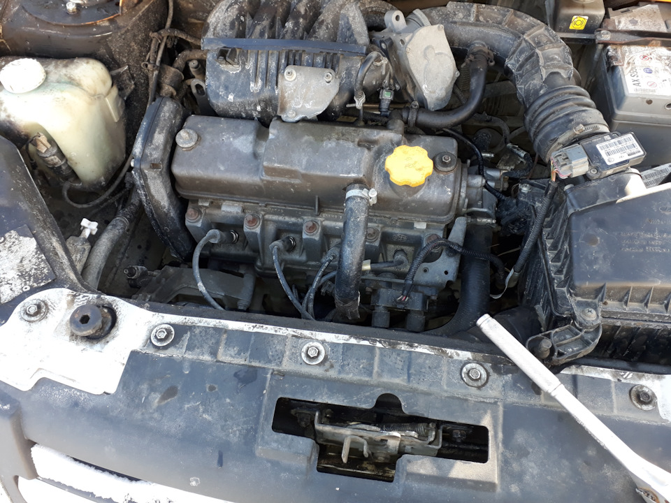 Замена свечей зажигания Гранта. Пробег 315 000 км — Lada Гранта, 1,6 л ...