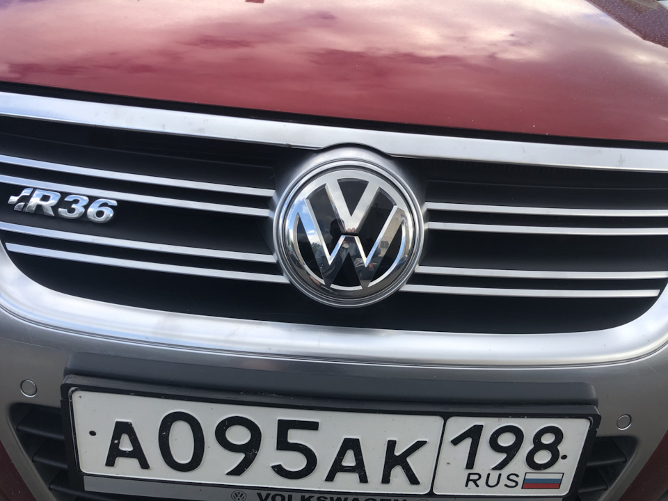 Эмблема решетки от Passat B8 нам в решетку))) — Volkswagen Passat B6, 3 ...