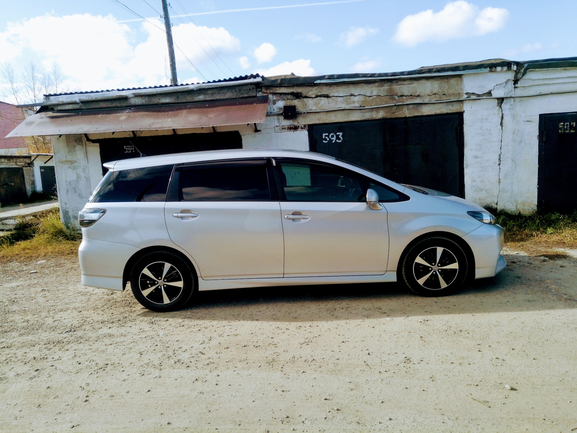 Литье на виш. Toyota Wish 20. Toyota Wish ae20. Toyota Wish диски на 17. Toyota Wish на 16 колесах.