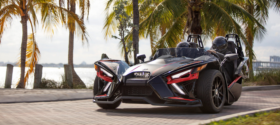 Slingshot машина 3 колеса