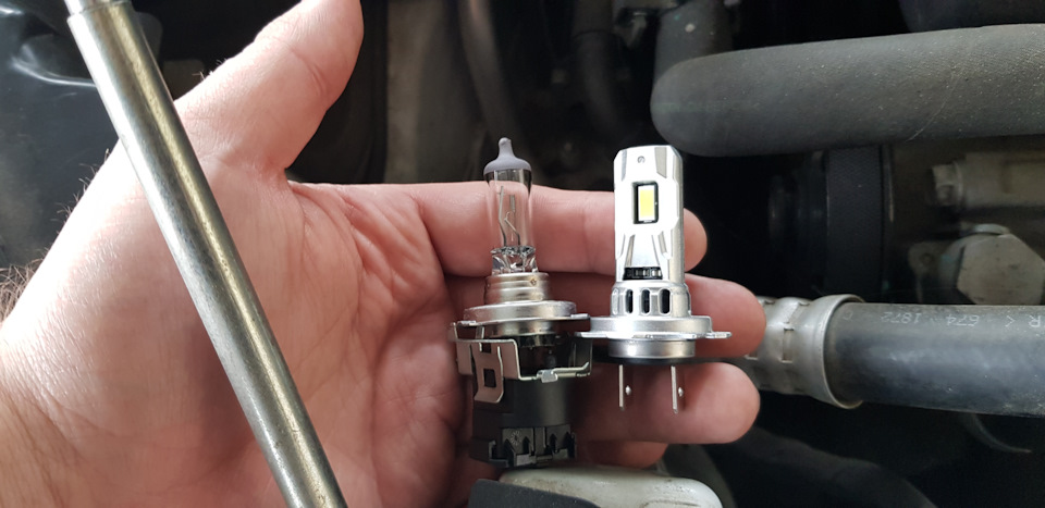 Лампа компактная, по габаритам соответствует родным. — Opel Astra J