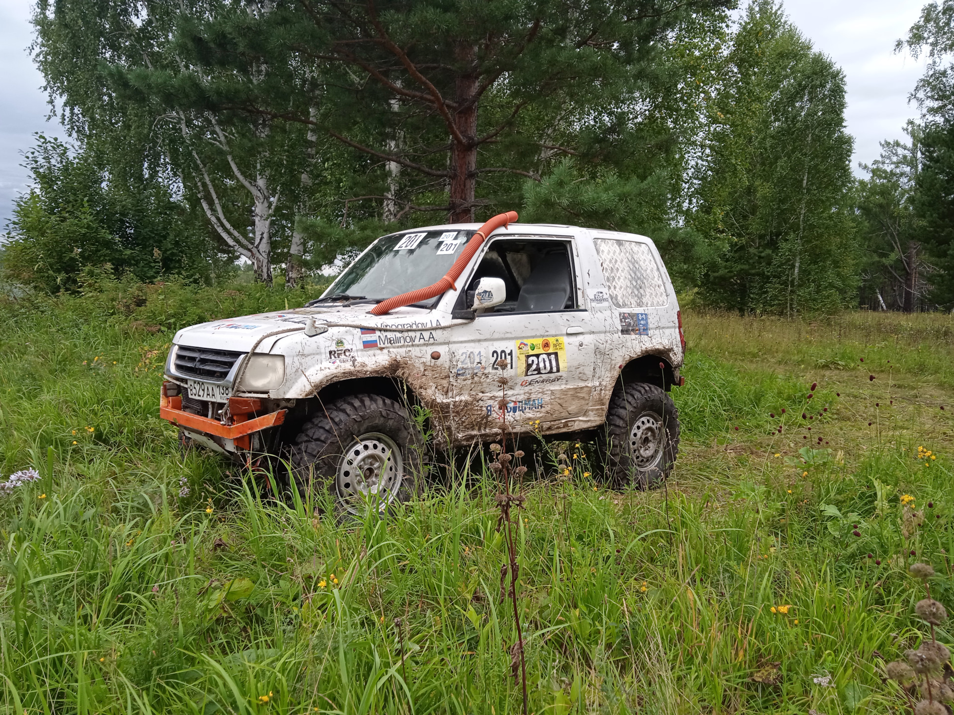 Поменял сайлентблоки задних тяг — Mitsubishi Pajero Mini (2G), 0,7 л ...
