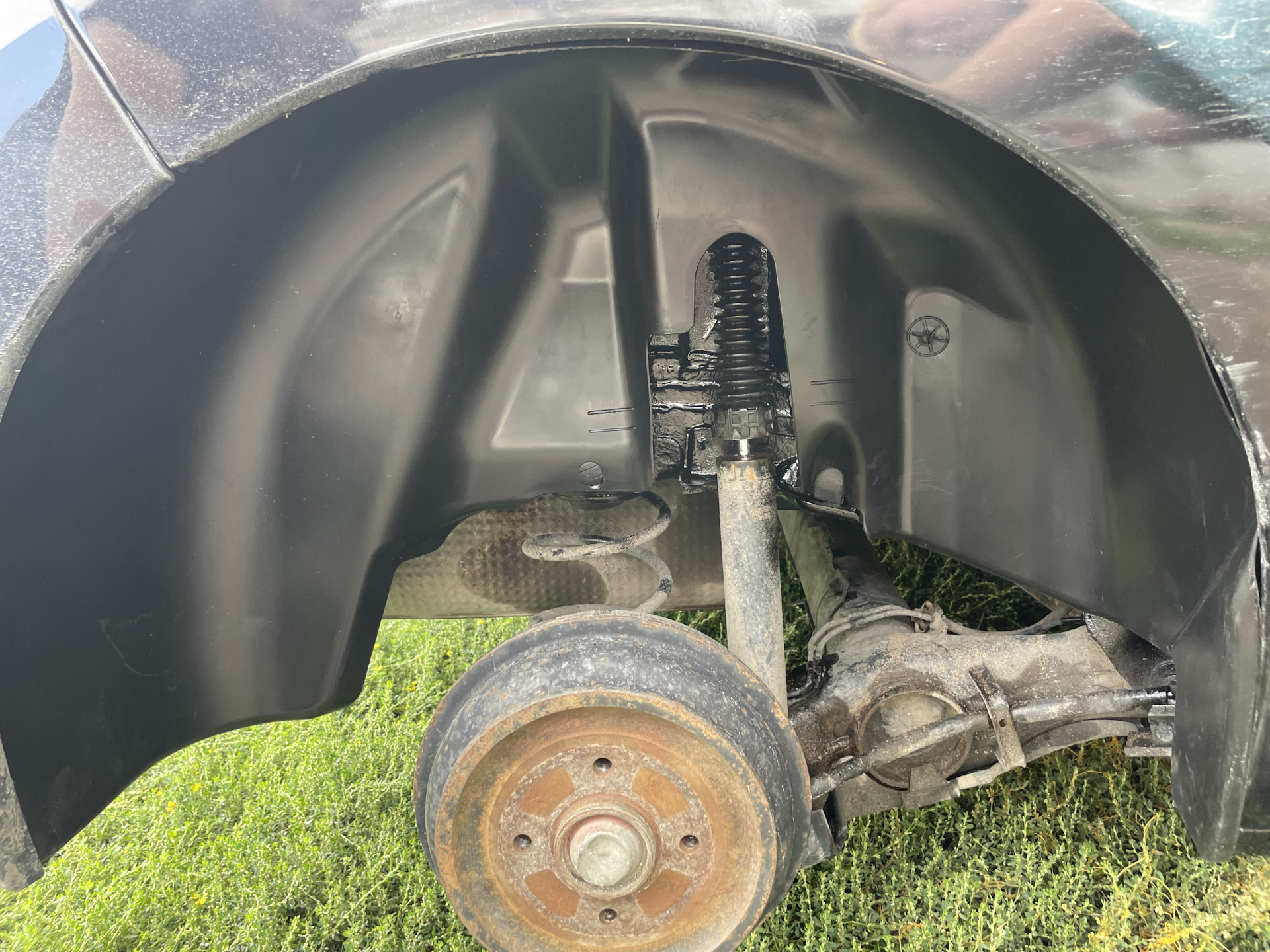 Как ставятся подкрылки. Подкрылки на ваз гранта фл. 2190 подкрылки штатные передние. Как ставятся подкрылки. Как ставятся подкрылки.