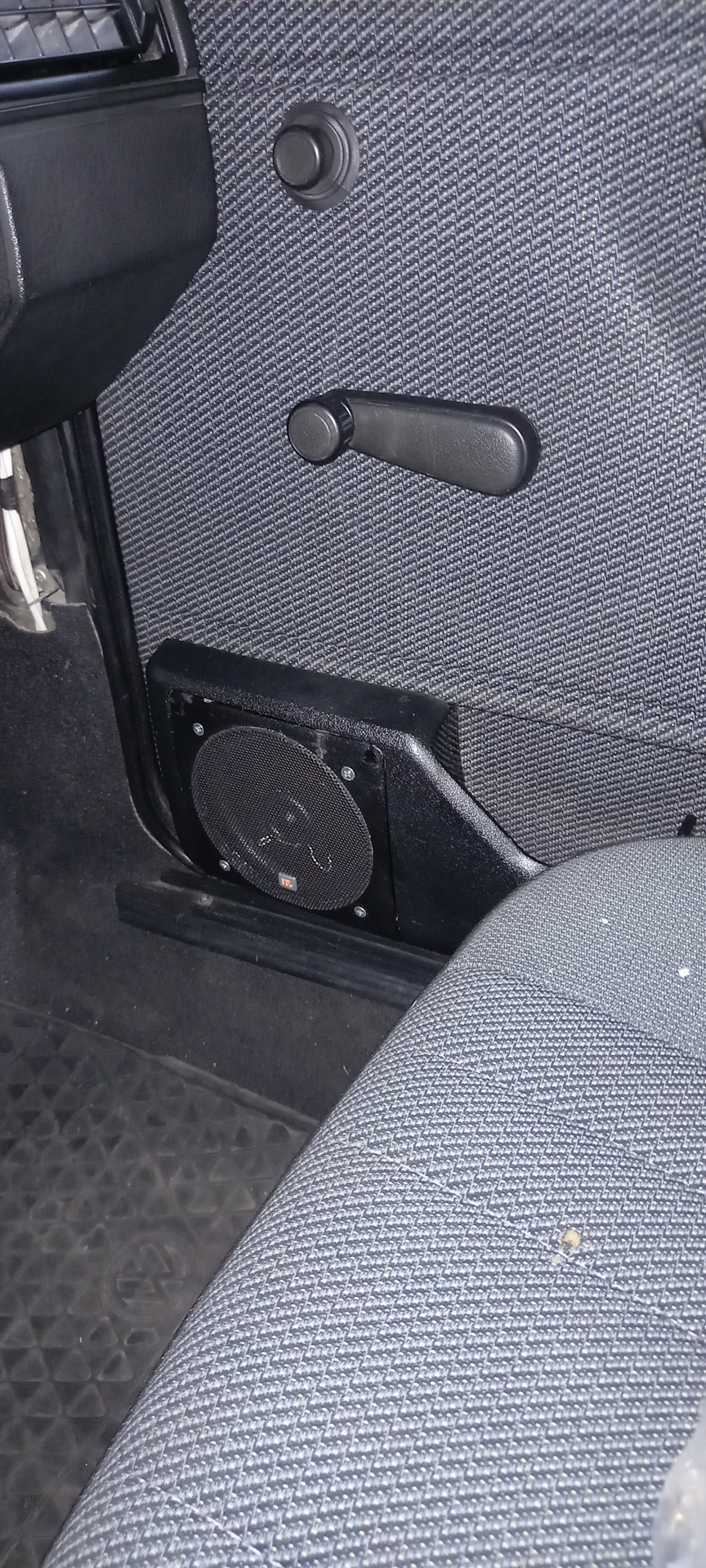 Динамики в передние двери — Volkswagen Golf Mk2, 1,3 л, 1990 года ...