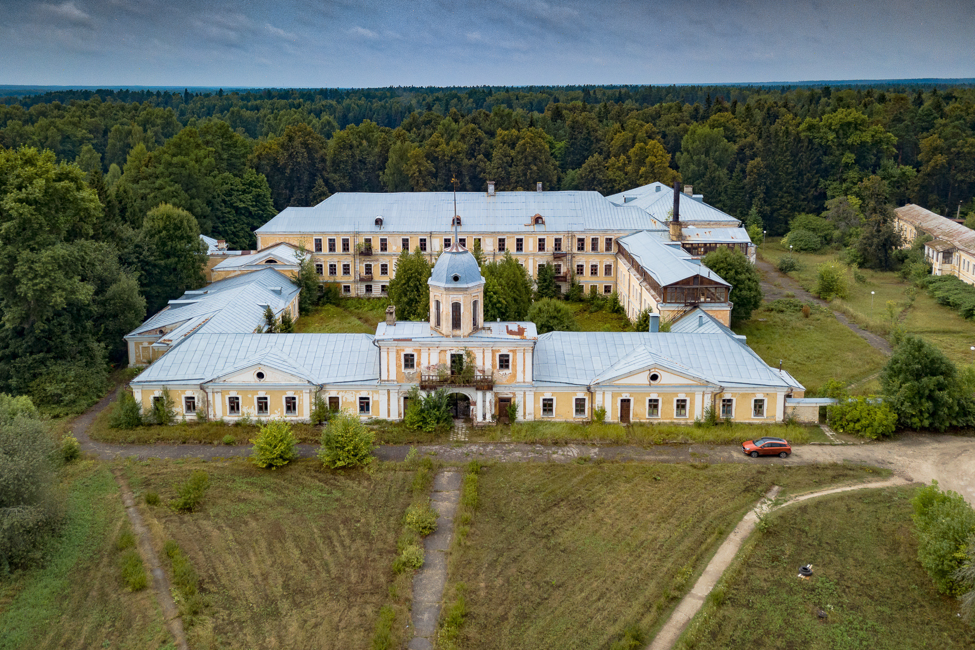 Семья усадьба. Семейная усадьба. Заброшенные дома олигархов в России. Семейное поместье российских олигархов. Усадьба семейства Heister.