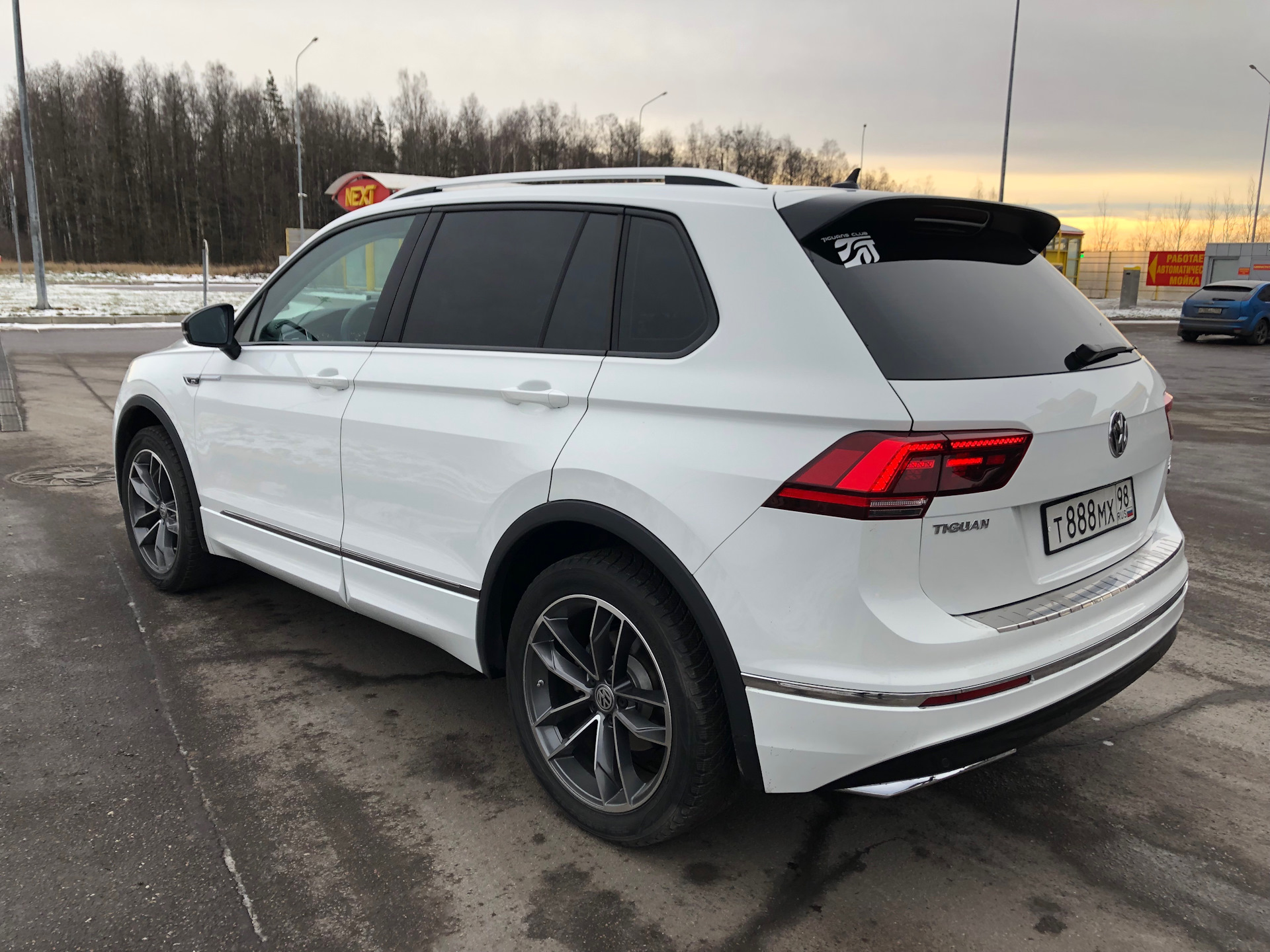 Volkswagen Tiguan 2 антихром. Антихром VW Tiguan 2018. Volkswagen Touareg антихром 2018. Антихром Тигуан 2 белый.