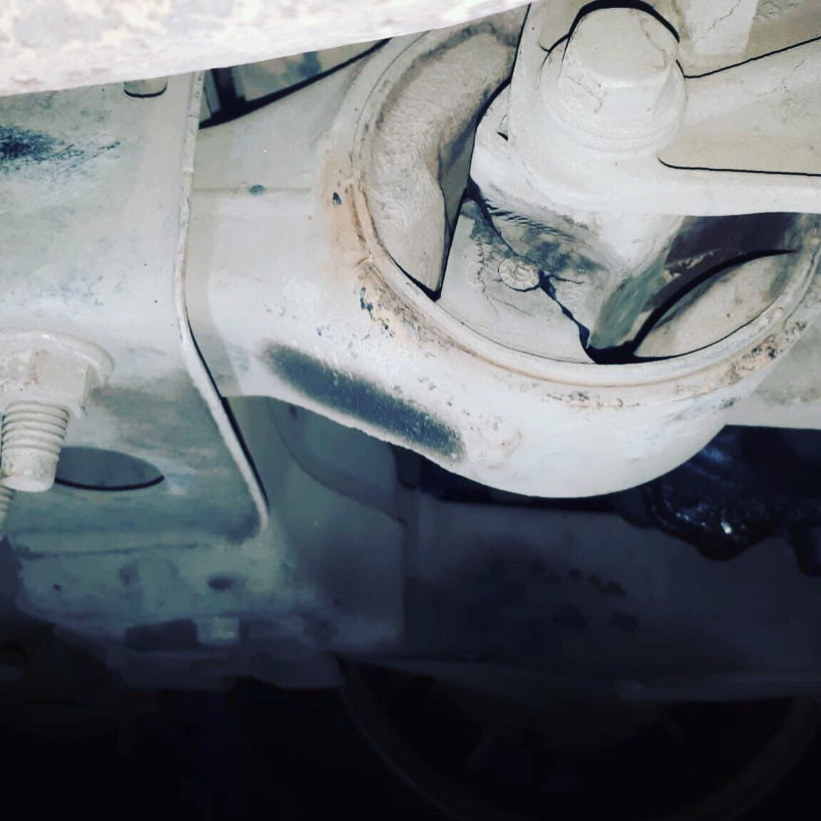 Замена задней опоры двигателя — Chevrolet Cruze (1G), 1,8 л, 2011 года ...