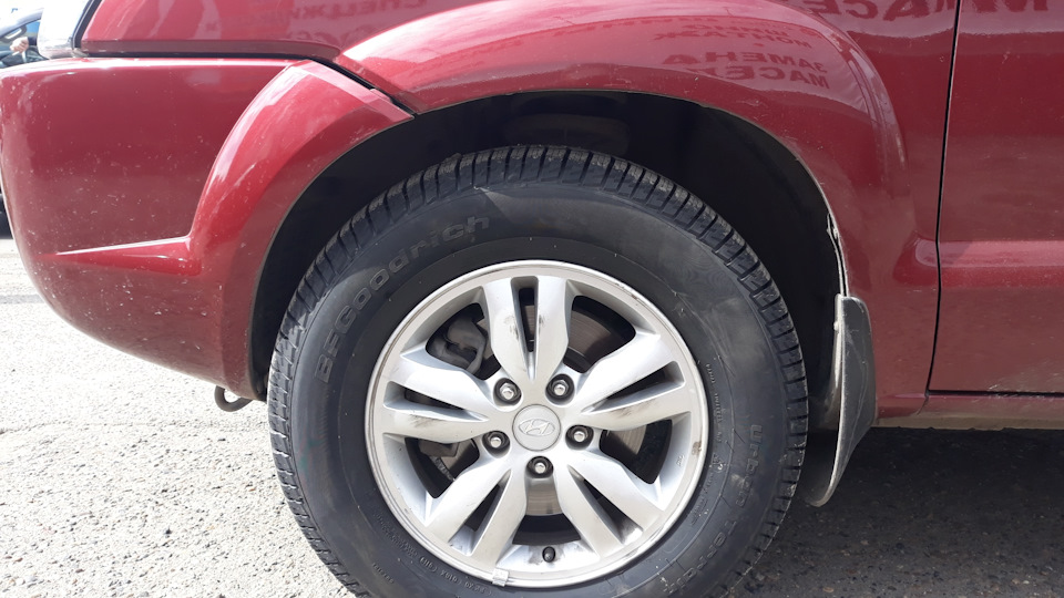 215 65 r16 пермь. Hyundai Tucson 2008 BFGOODRICH. Хендай Туссан JM на 215 70 16. Установка шин 215/70r16 на Хундай Туксон.