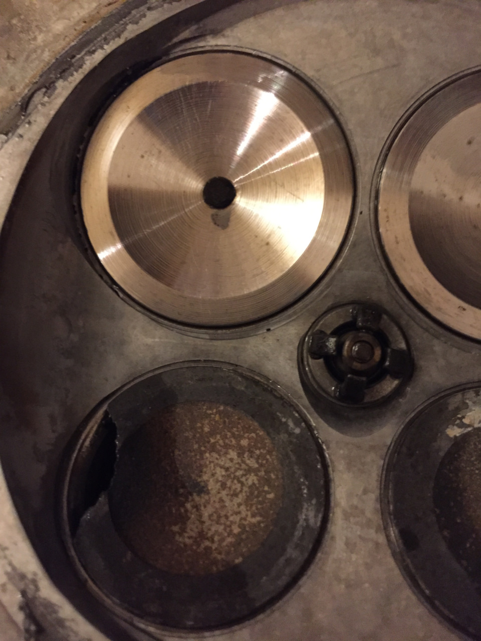 Как я и думал. Прогар выпускного клапана в 3-ем цилиндре. — BMW 1 ...