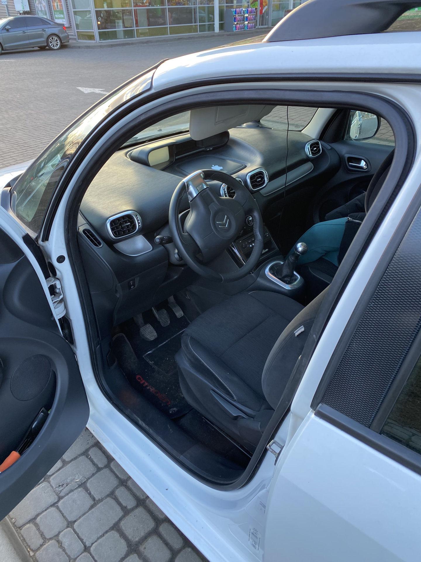 Ситроен 3 двери. Дверь ситроен с3 пикассо. Шторки на ситроен с3 пикассо. Стеклоподъемник передний правый двери ситроен ксара пикассо. Снять обшивку с двери ситроен с4.