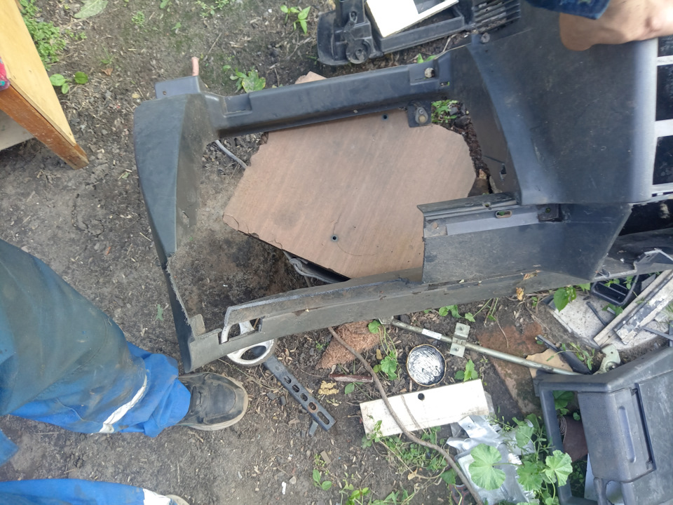 И левое — Lada 2120 Надежда