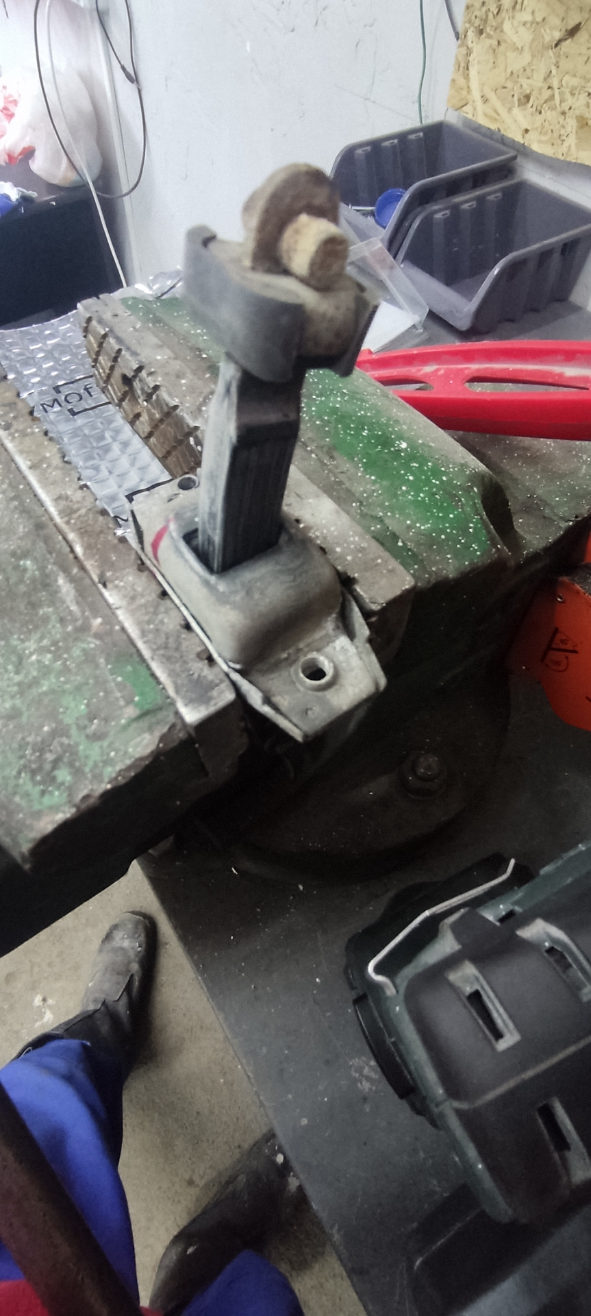 Замена ограничителей и шумку на двери камри 40 — Toyota Camry (XV40), 2 ...