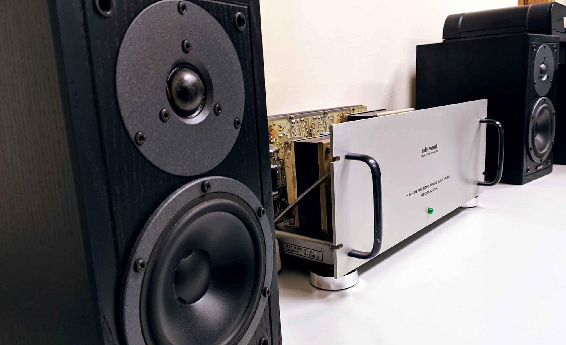 Power dac. Wadia 151 Power DAC Mini АЧХ. Dynaudio Acoustics a-3 Amplifier. Wadia 151 POWERDAC Mini обзор.