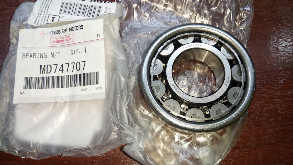 Подшипник вторичного вала передний MD747707 .В коробке оригинала пришёл KOYO 70591-1SH — Mitsubishi Galant (8G). Запчасти на фото: MD747707