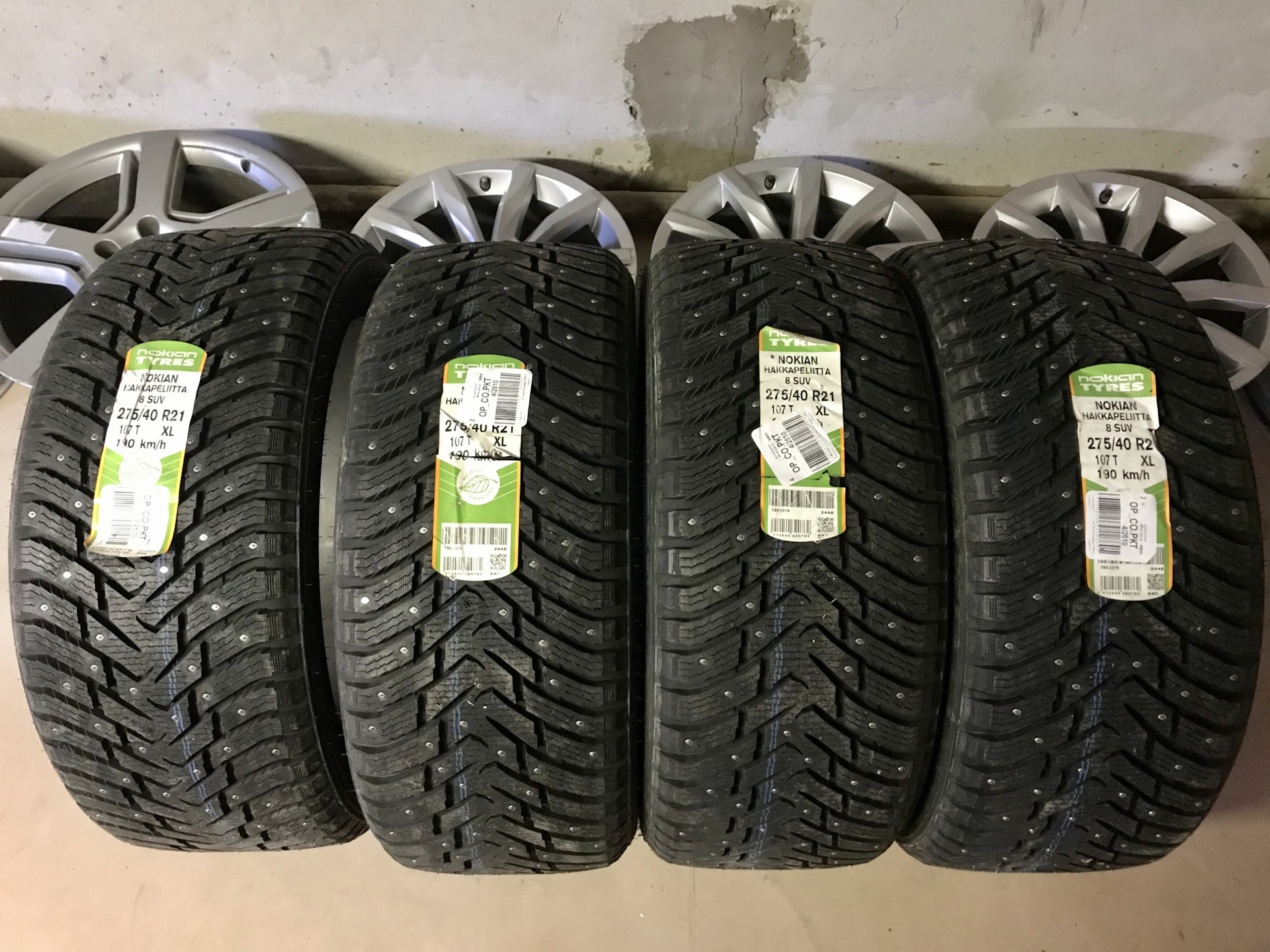 275 40. Nokian 21р. 275 40 Р19 шипы. Nokian Nordman 7 на колеса VW Touareg. Nokian Nordman 7 на VW Touareg.