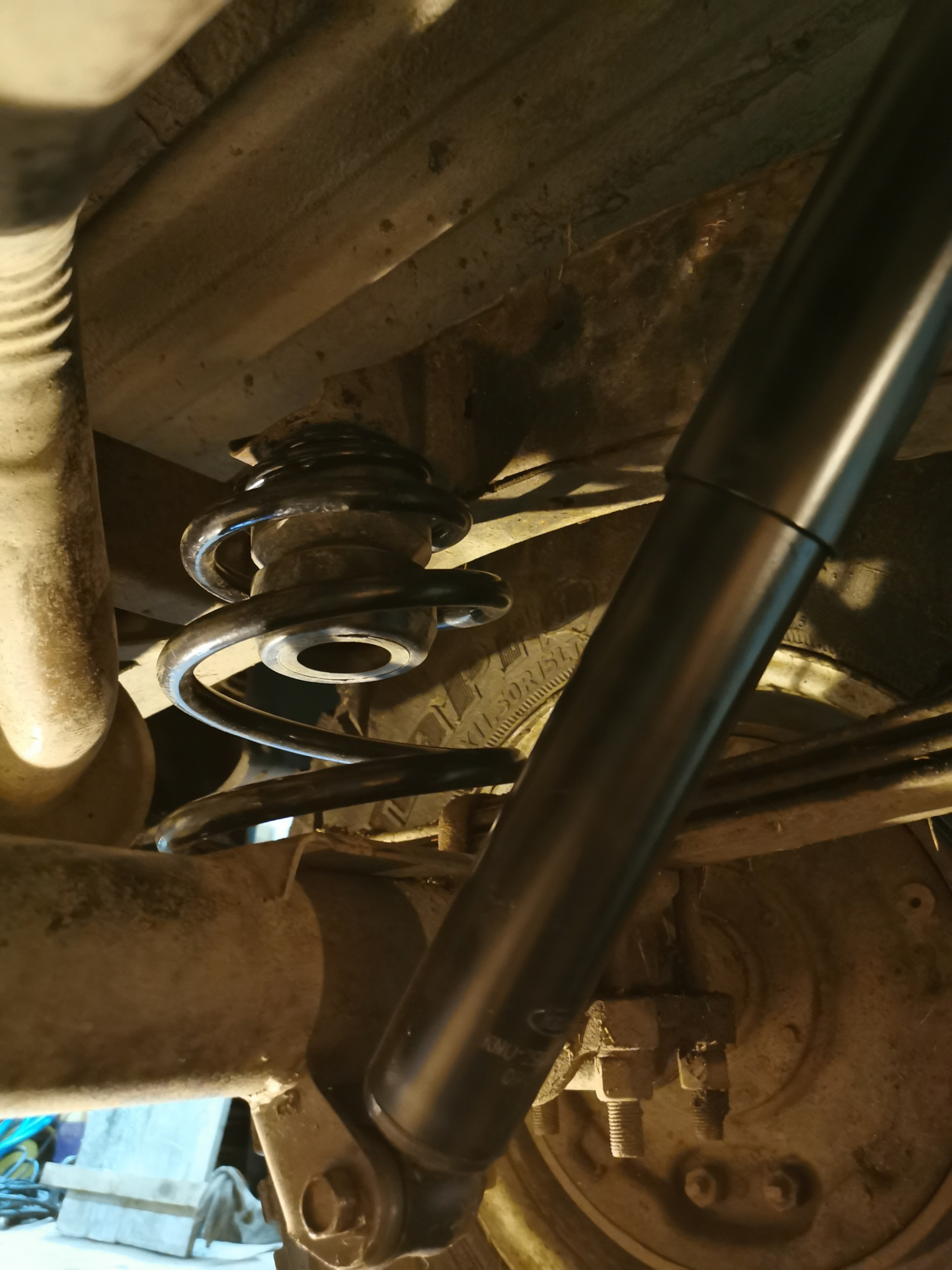 Замена хантеру. Замена хантеру. Крыло заднее уаз фермер. Шкворня уаз хантер. Кран печки 409 мотор уаз хантер.