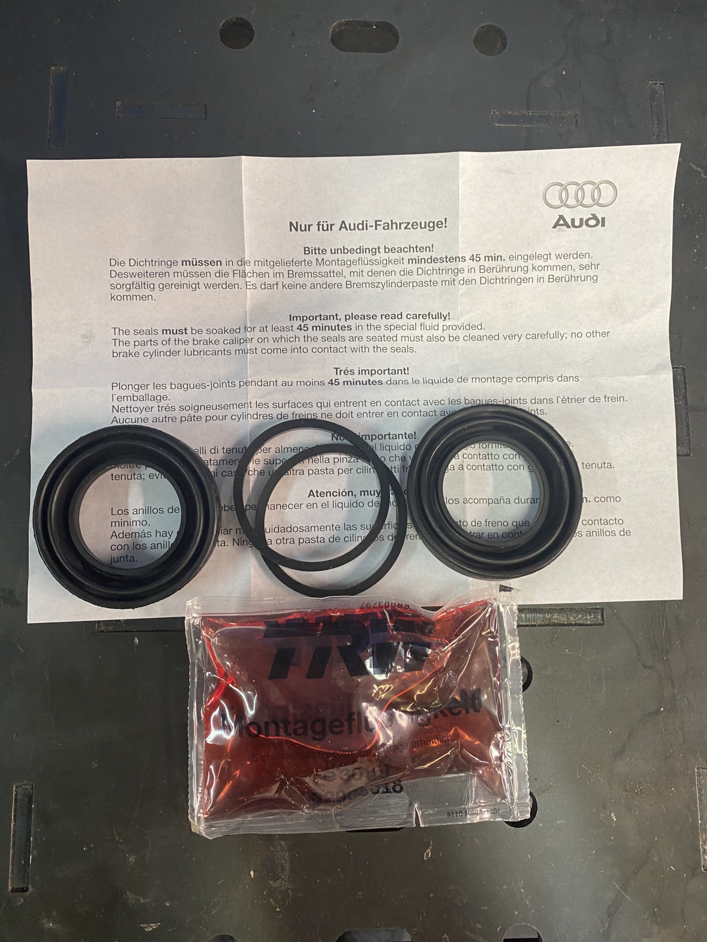 Переборка заднего тормозного суппорта — Audi A4 Allroad (B8), 2 л, 2009 ...