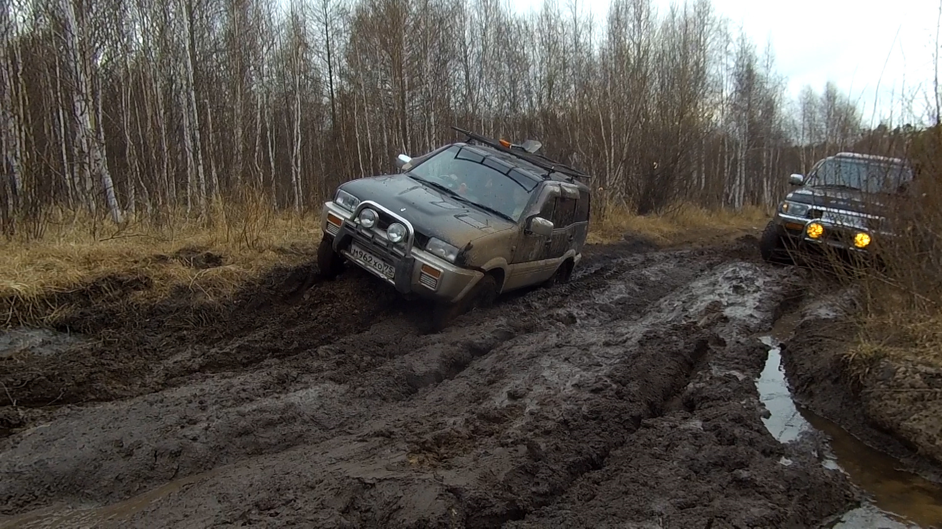 На бездорожье на переднем. Nissan Mistral off Road. Тяжёлое бездорожье. ВАЗ 2105 В бездорожью.