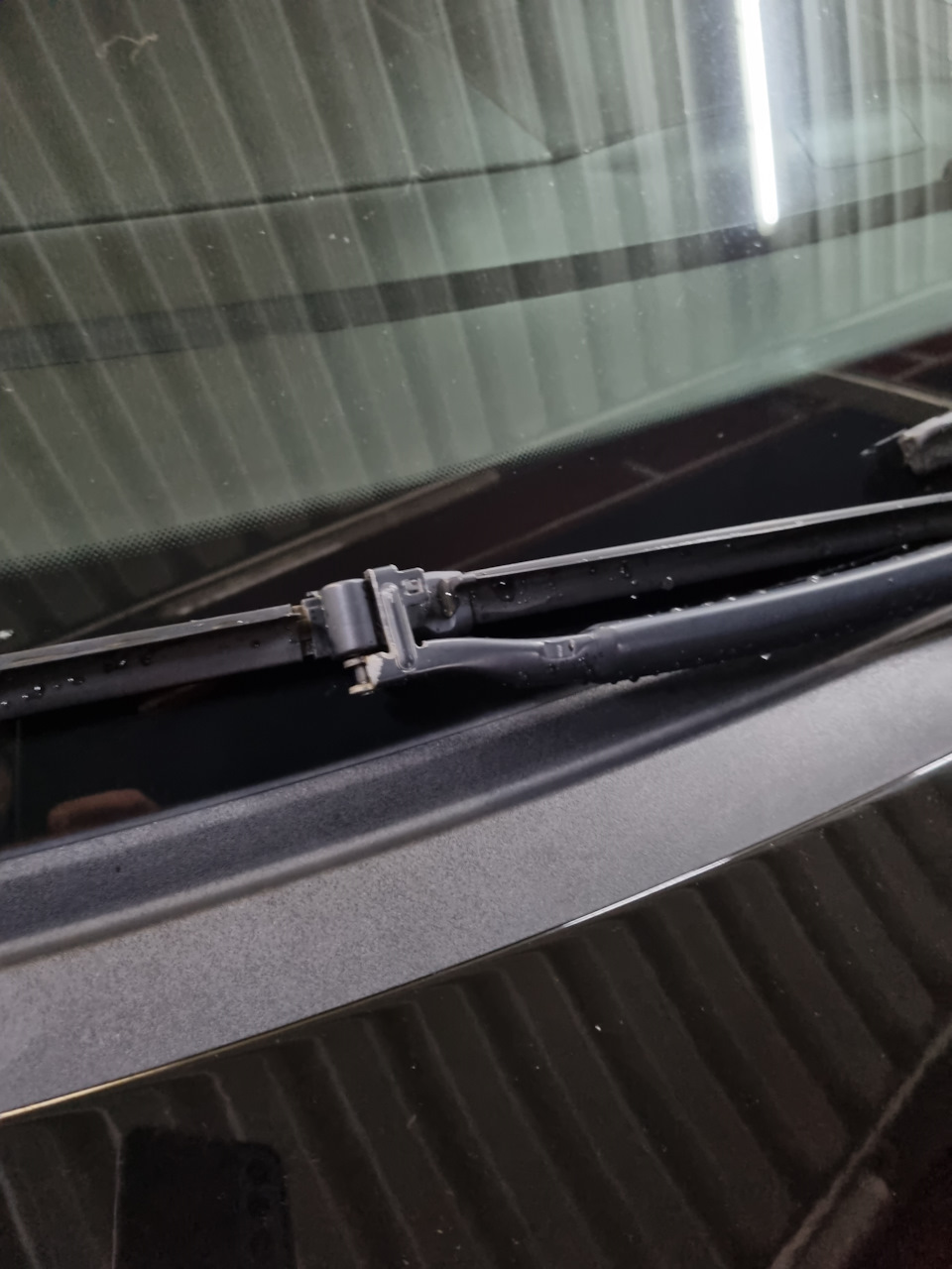 Колпачки поводков стеклоочистителя — Volkswagen Touareg (1G), 3 л, 2007 ...