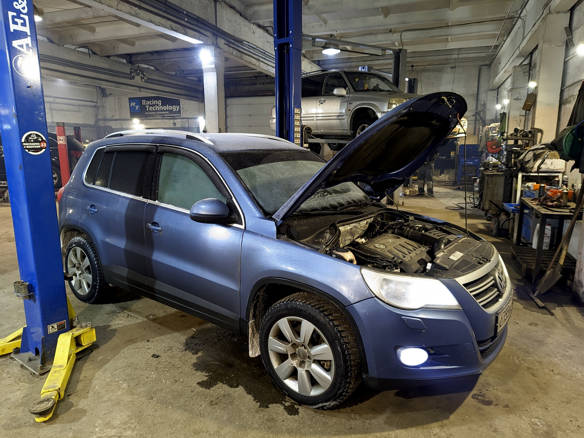 ТО МАСЛО. Холодно ногам пассажира. — Volkswagen Tiguan (1G), 2 л, 2011 ...