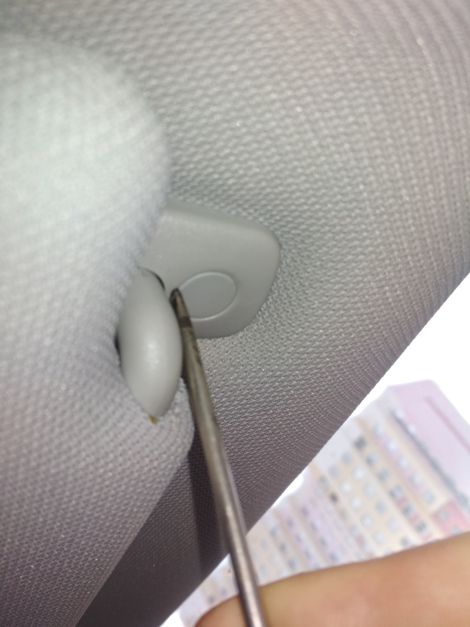 Снял правый козырек и вытянул на себя — Audi A6 (C6)