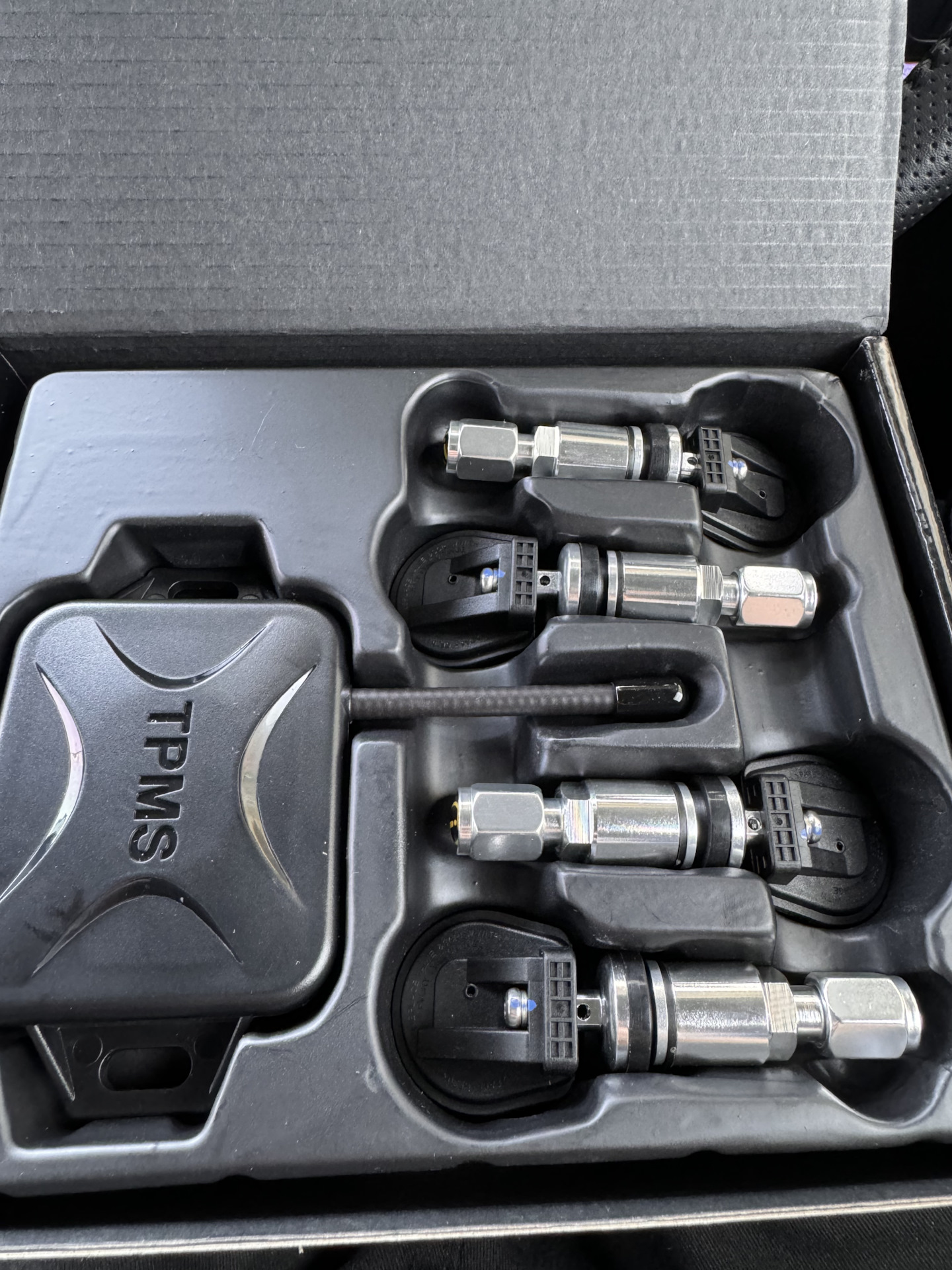 Установил датчики давления в шинах Teyes TPMS — Toyota Prius (30), 1,8 ...