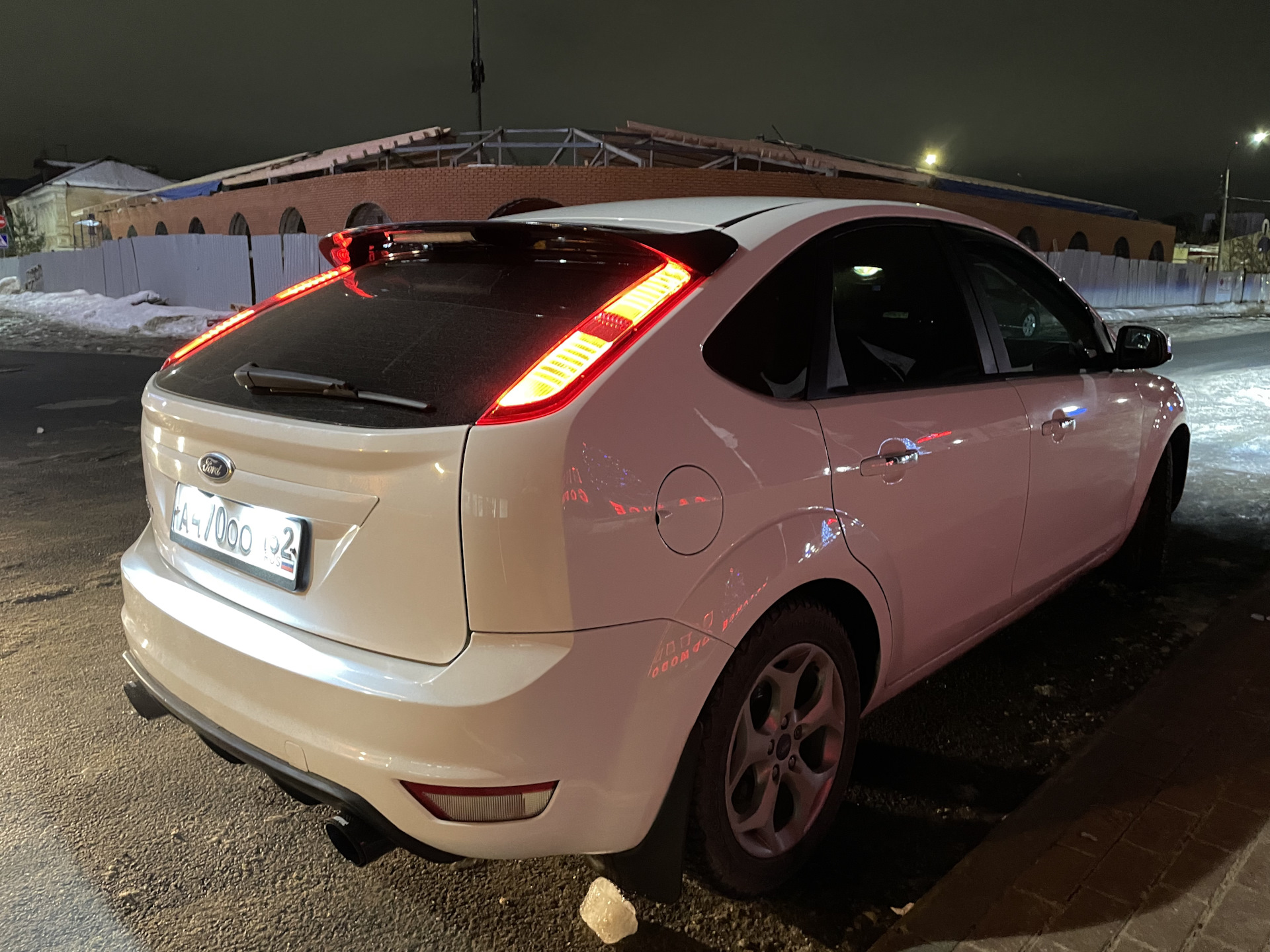 Перекрас спойлера ST и молдинга капота в черный — Ford Focus II ...