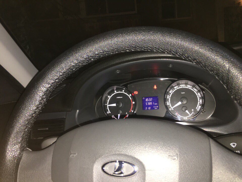 Обтяжка руля кожаной оплёткой — Lada Приора хэтчбек, 1,6 л, 2015 года ...