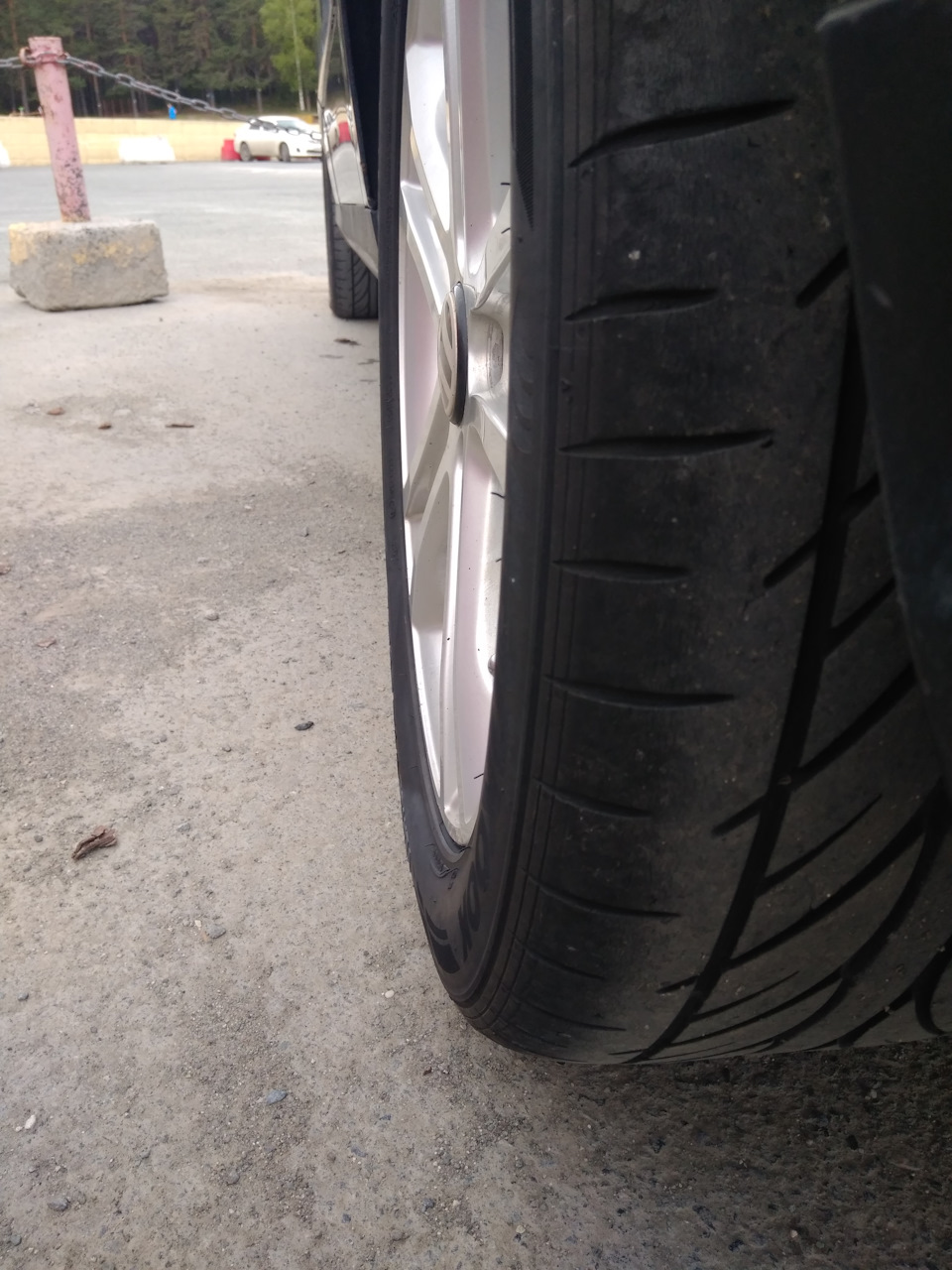 Резина Kormoran Ultra High Perfomance 215/50R17 — Volkswagen Passat B6, 2  л, 2006 года | шины | DRIVE2