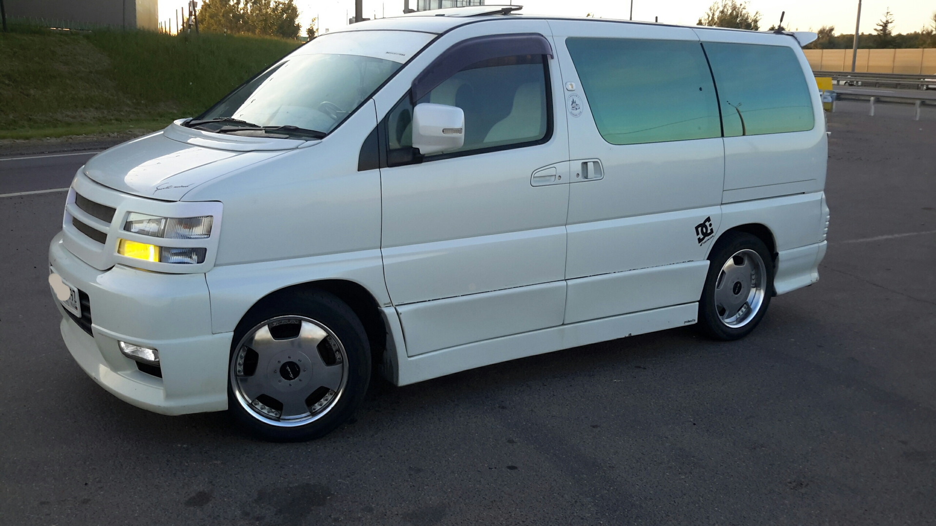 Nissan Elgrand e50 Nismo