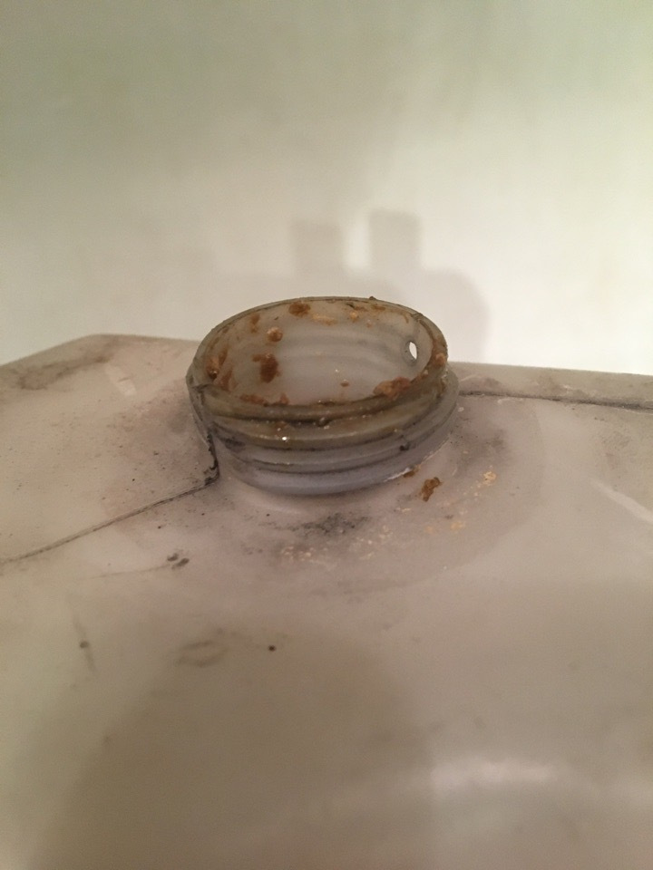 Засохшая эмульсия в расширительном бачке — Honda Legend (KB), 3,5 л ...