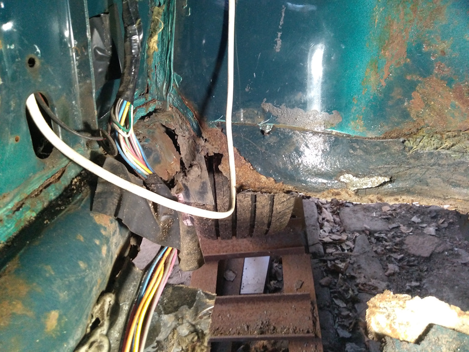 Ремонт днища и силовые пороги, полурама № 2. Левая сторона. — Lada 2106 ...