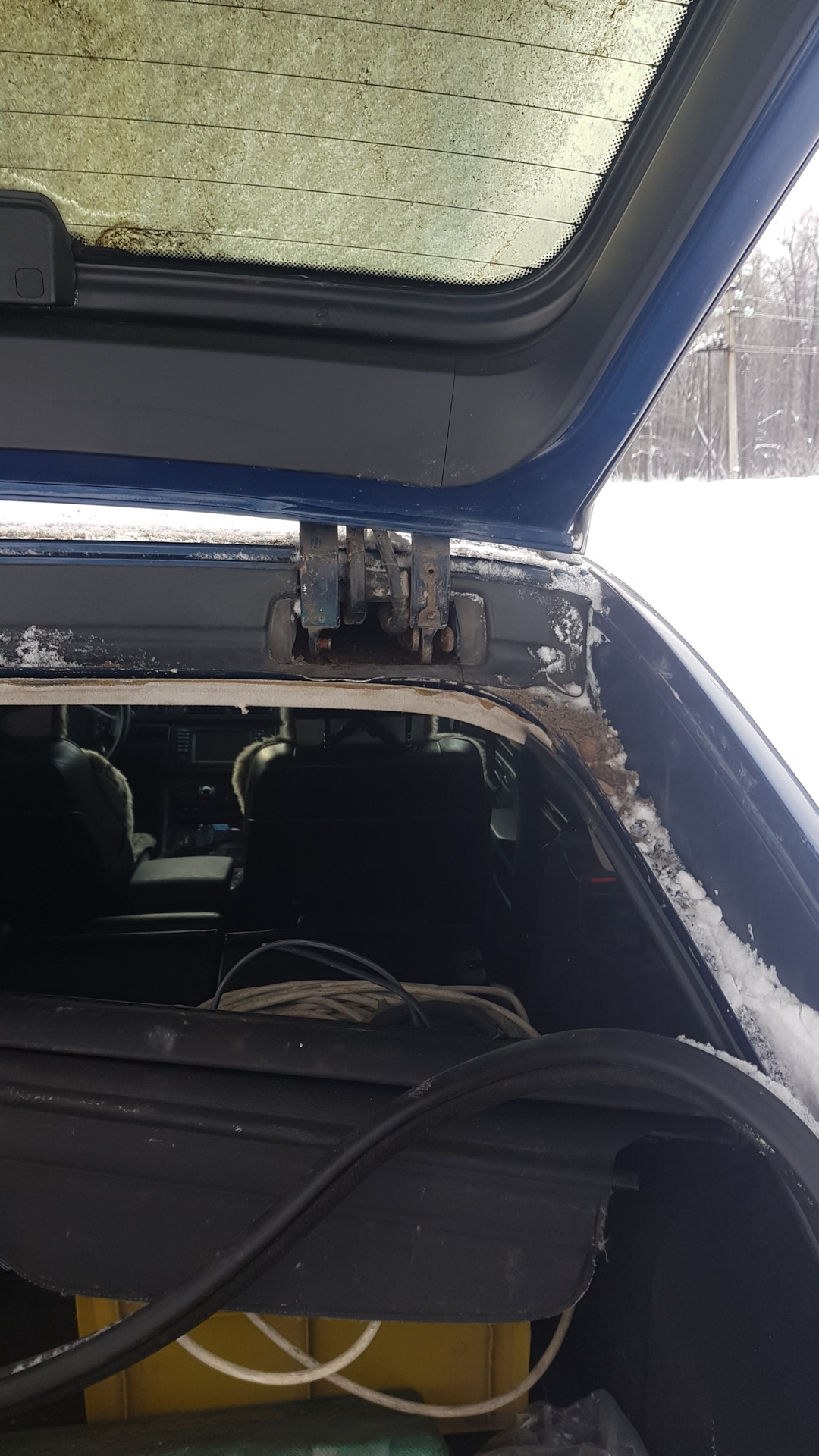 Амортизаторы капота и багажника — BMW 5 series Touring (E39), 2,5 л ...