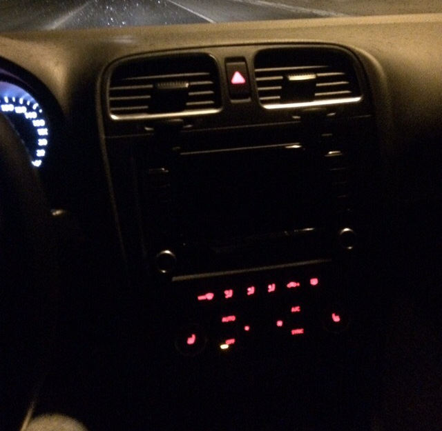 Сломалась магнитола, шипит радио. — Volkswagen Golf Mk6, 1,6 л, 2012 ...