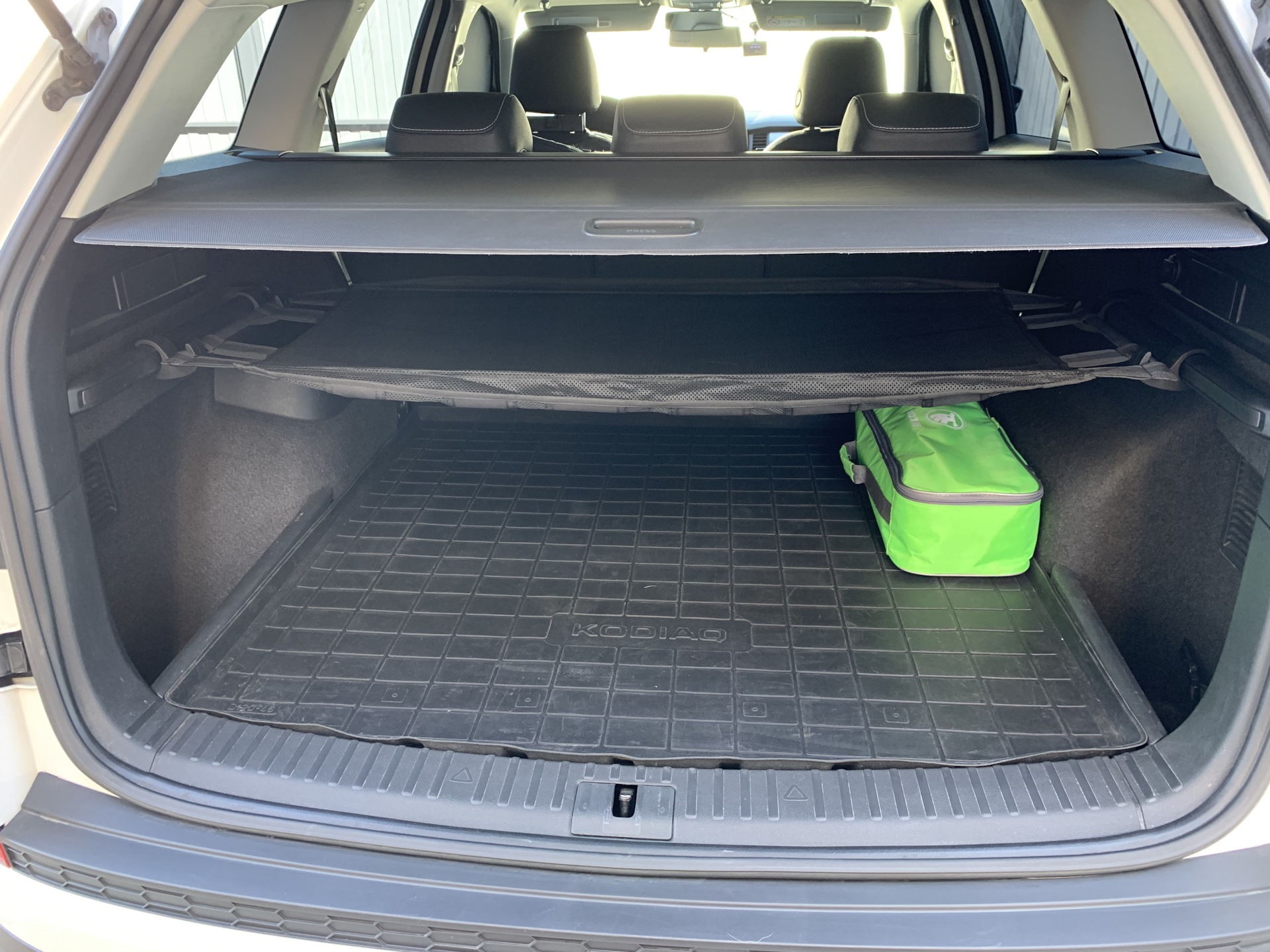 Докупил крюки в багажник — Skoda Kodiaq (1G), 1,4 л, 2021 года ...
