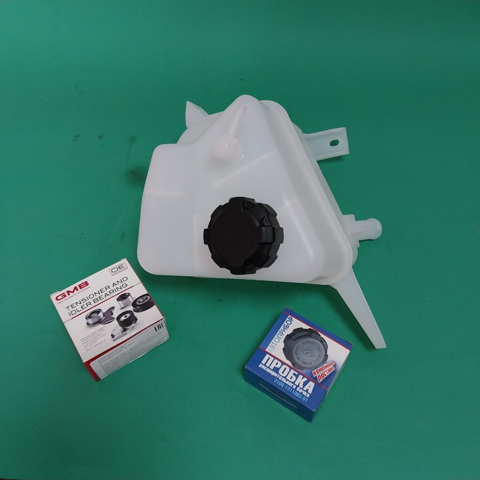 Расширительный бачок, ролик гены замена — Lada Калина седан, 1,5 л ...