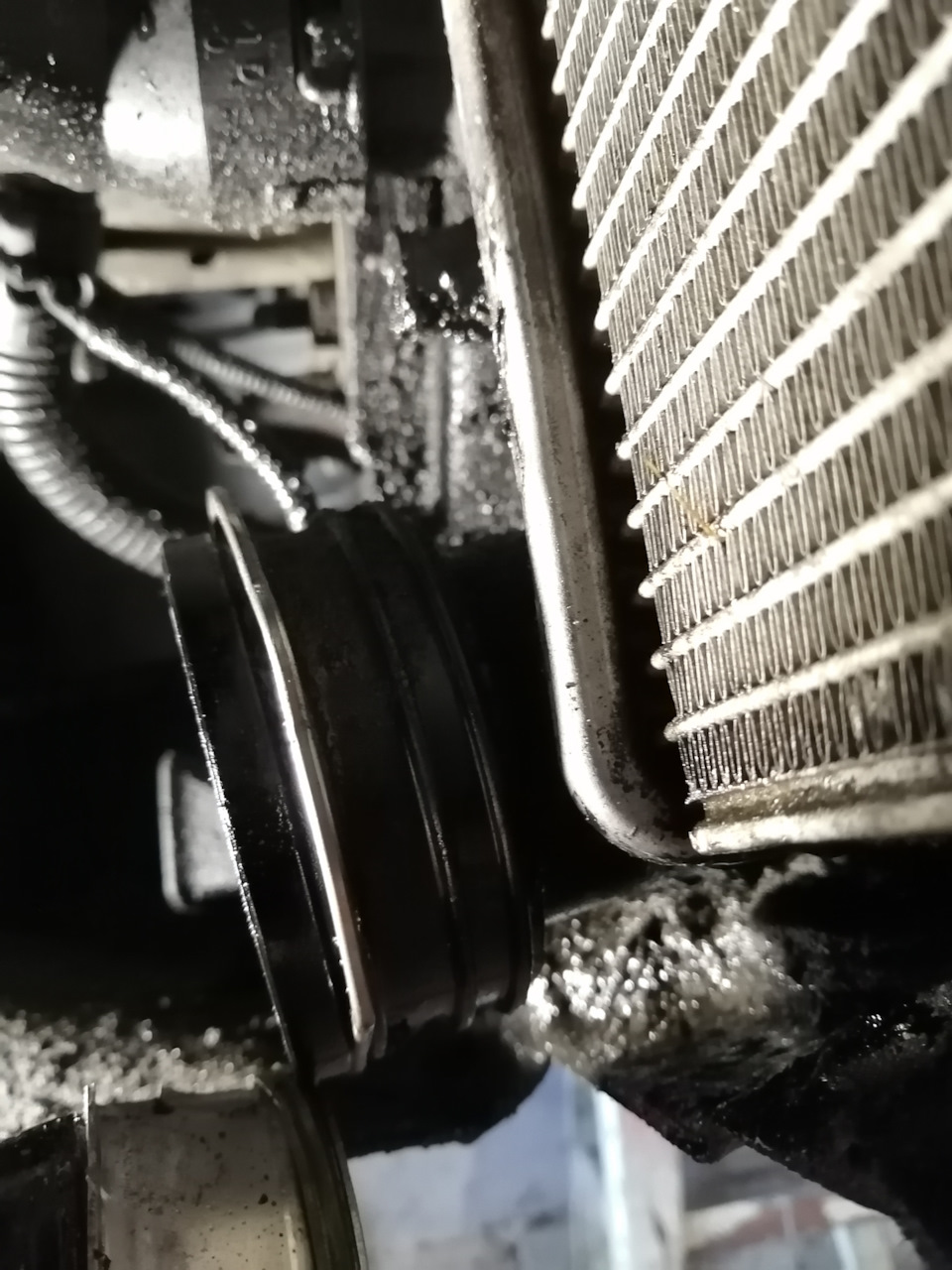 Патрубок интеркулера. — Volkswagen Touran (1G), 1,9 л, 2003 года ...