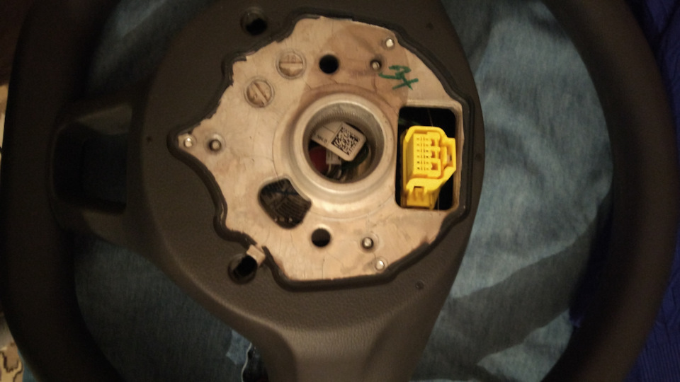 Установка мультируля от комплектации драйв — Volkswagen Polo Sedan, 1,6 ...