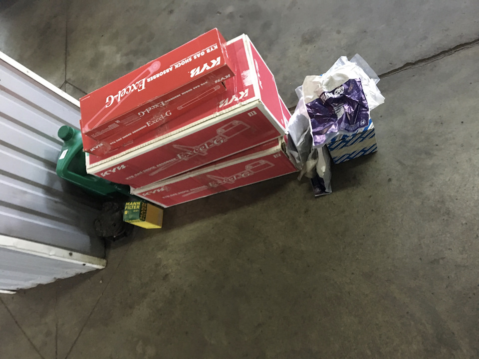 выгрузил всё у машины! — KIA Sorento (2G)