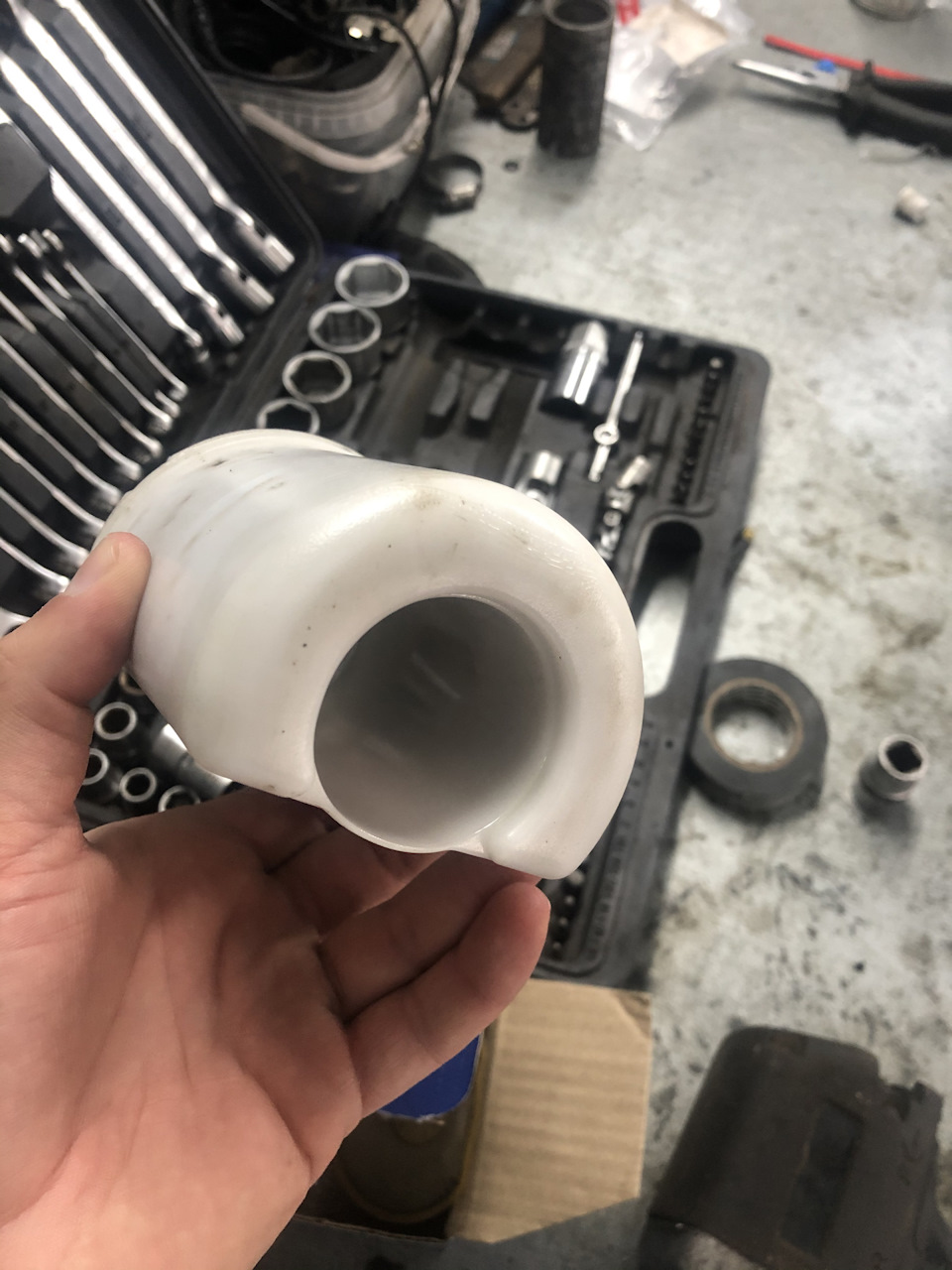 Почернел — KIA Ceed (1G)