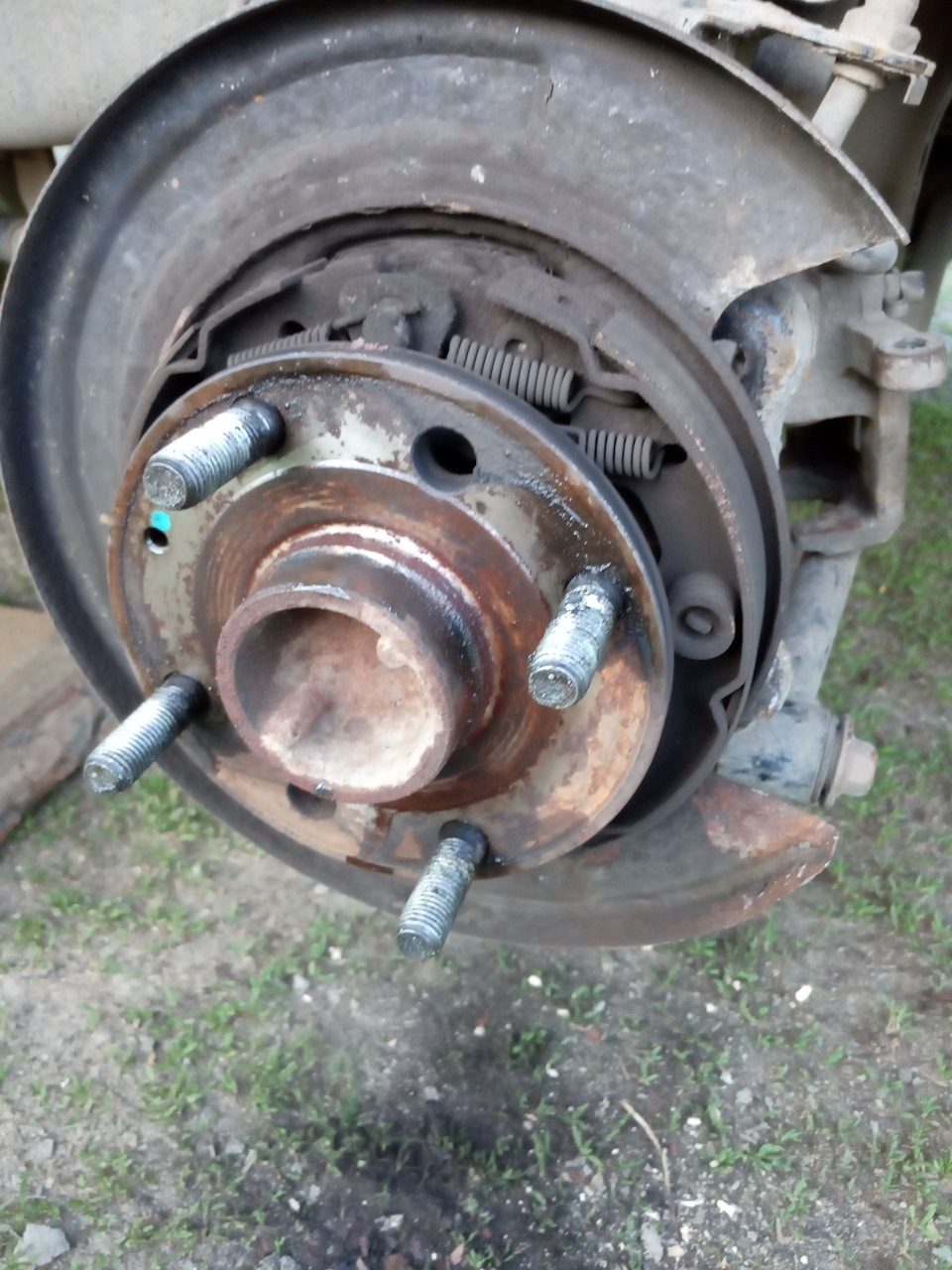 Замена колодок ручного тормоза — Chevrolet Lacetti SW, 1,6 л, 2012 года ...